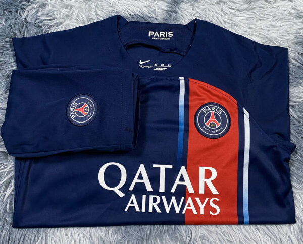 Bộ áo bóng đá PSG – Paris Saint Germain trẻ em sân nhà chuẩn hàng thailand 2023-2024 Giống thi đấu 99% (thêu)