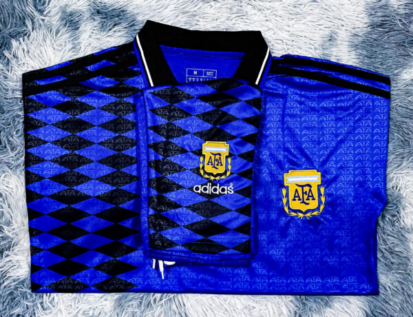 Bộ áo bóng đá Retro Argentina 1994 sân khách hàng Thailand Giống thi đấu 99%