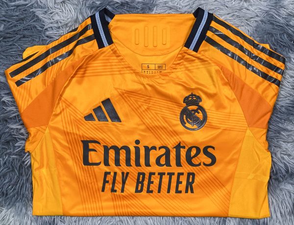 Bộ áo bóng đá Real Madrid sân khách Supper Bodyfix 2024/25 hàng Thailand chuẩn thi đấu 100%